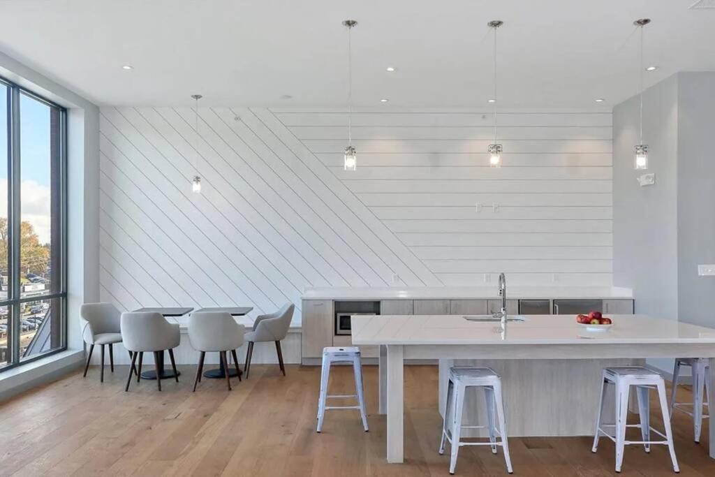 Luxury Apartment With Gym, Steps From Commuter Rail #4011 Reading Bagian luar foto